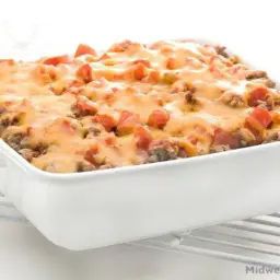 Dish of cheeseburger macaroni casserole.