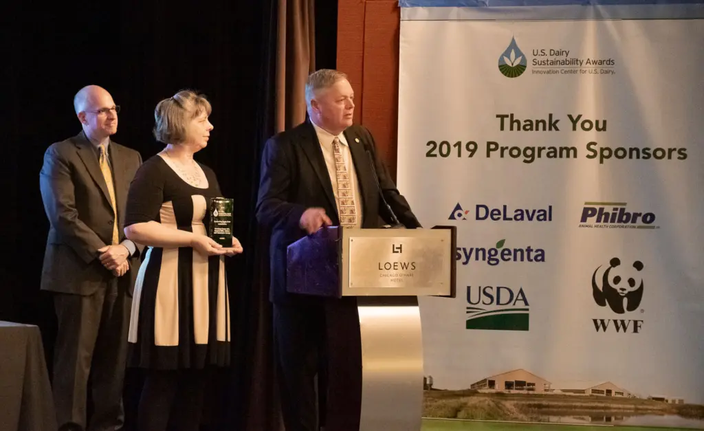 Joan and John Maxwell of Cinnamon Ridge Farms give a speech.