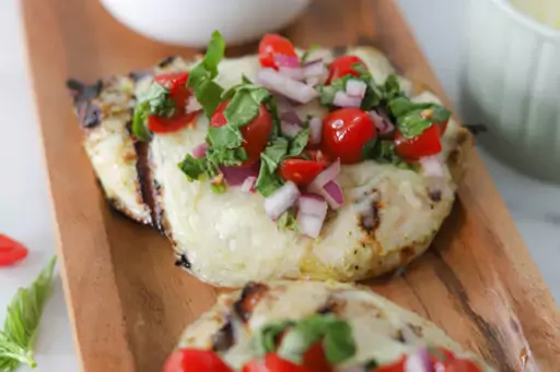 Chicken with tomatoes and onion on top