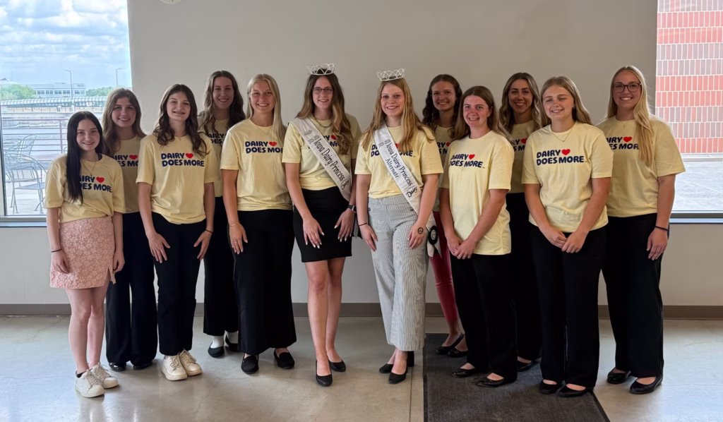 Iowa Dairy Princess candidates in a group